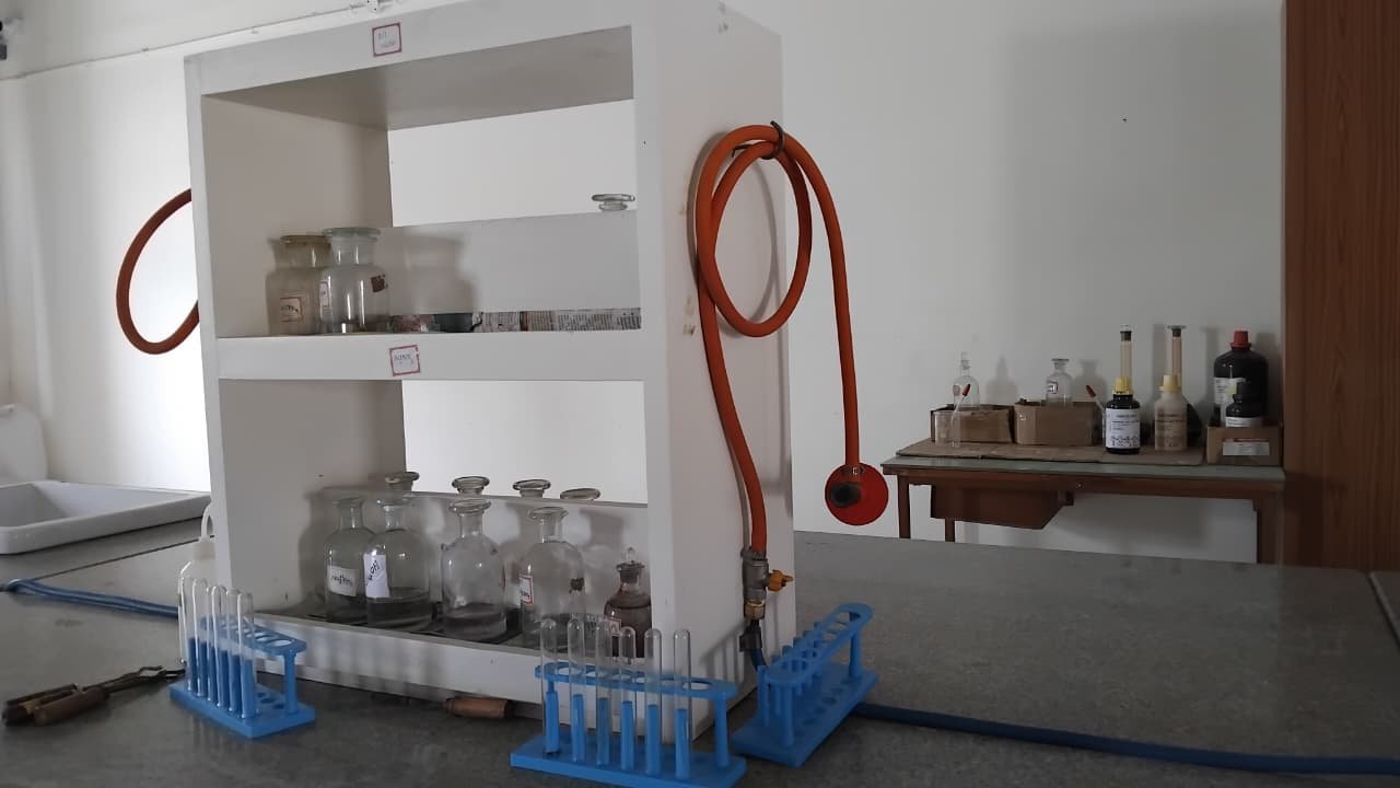 chemistry lab image