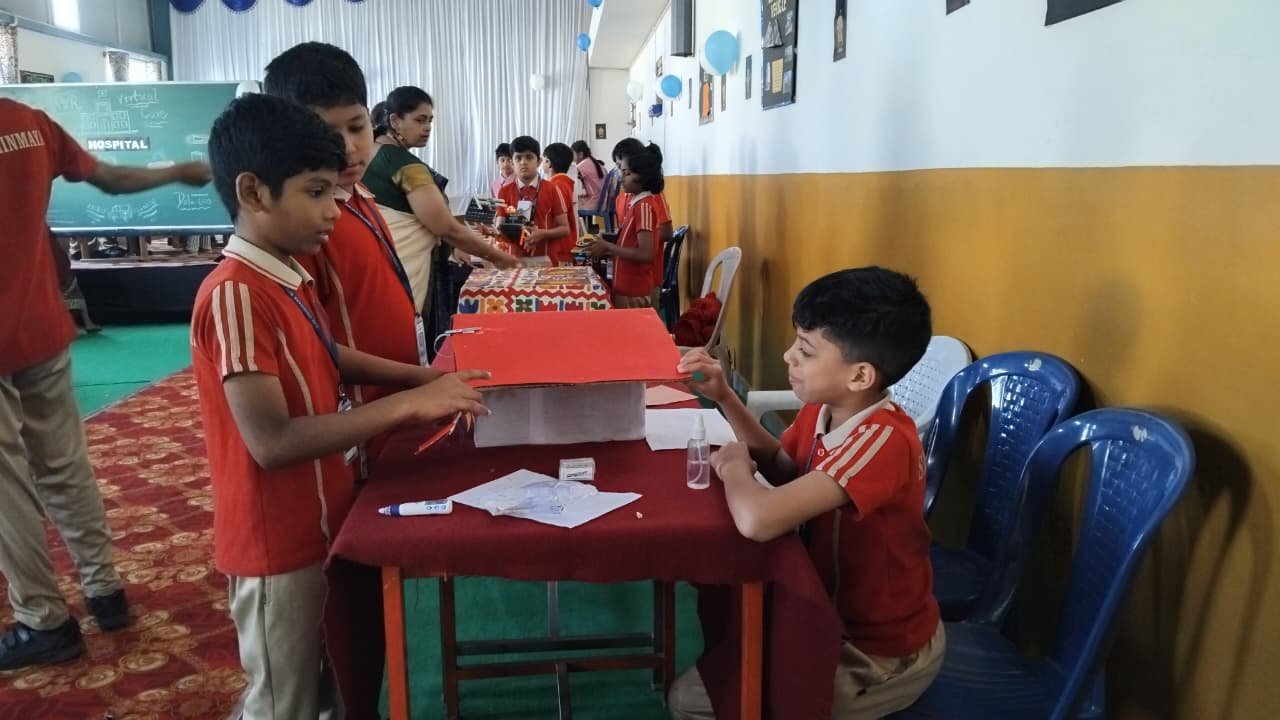 Robotics Model Display - Image 4